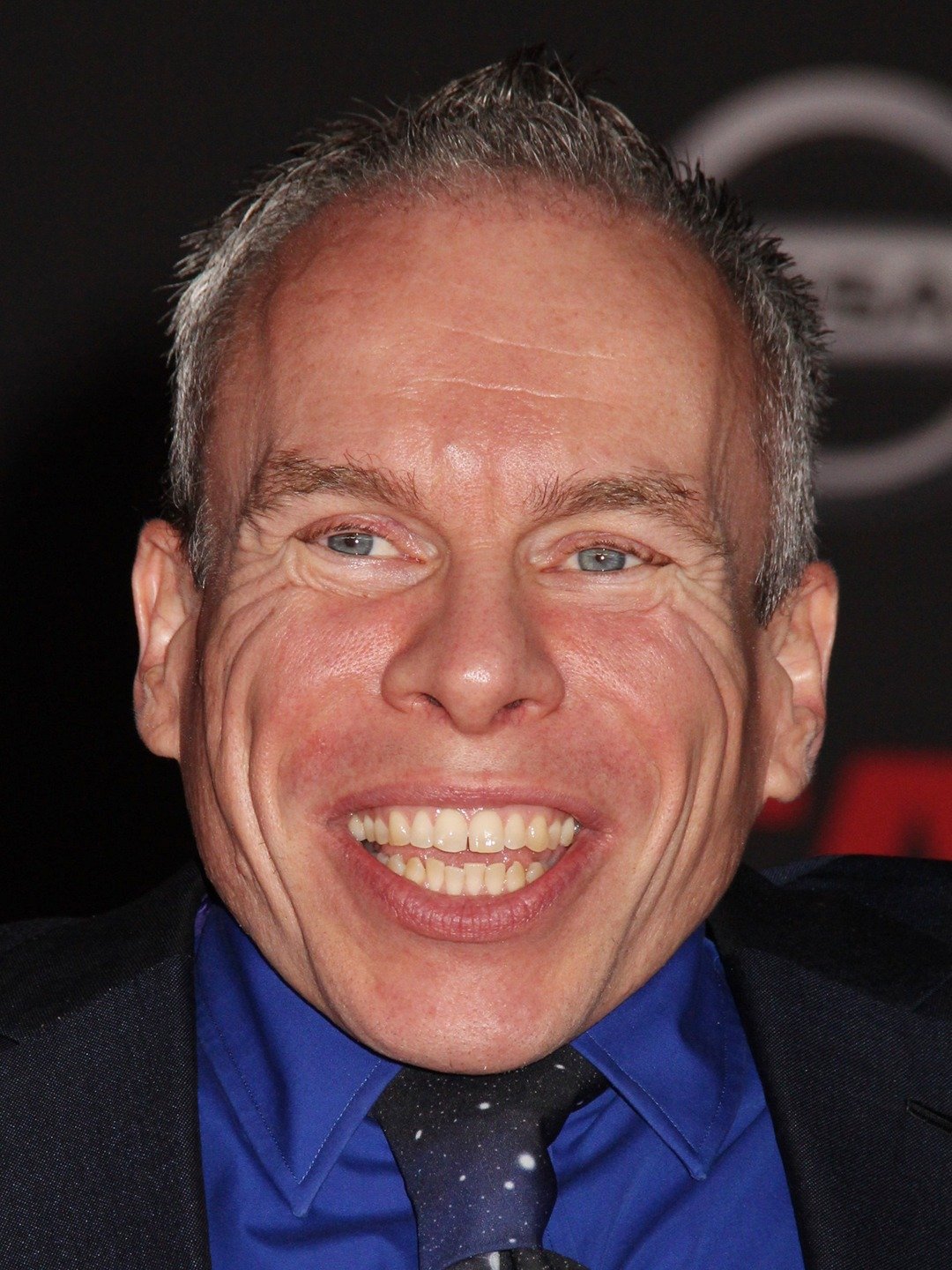 How tall is Warwick Davis?